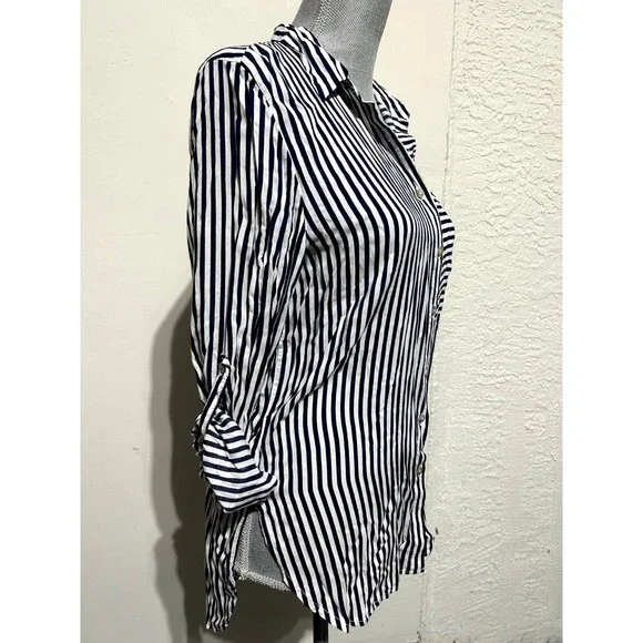 White and Navy Blue Botton Down Top - Picture 2 of 8